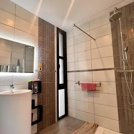 Elegante A Avec Grande Piscine Privee *
